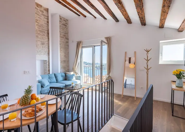 The Sea View Old Town Rovinj Apartment By Irundo